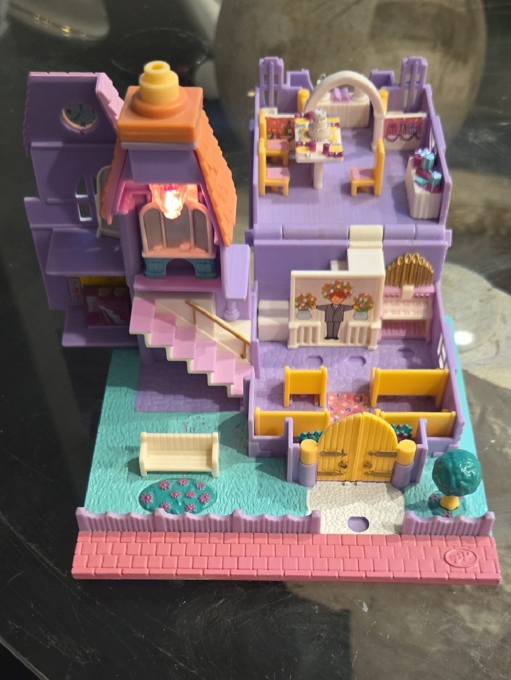 Vintage BLUEBIRD 1993 POLLY POCKET Light Up Wedding Chapel